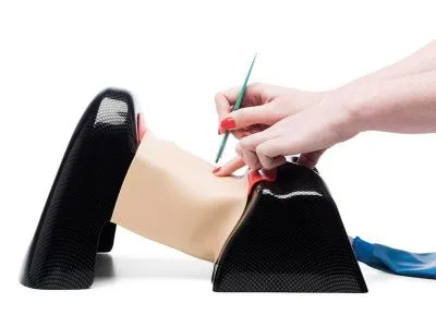 1021893 Тренажер TruCric для отработки коникотомии, трахеостомии и ИВЛ