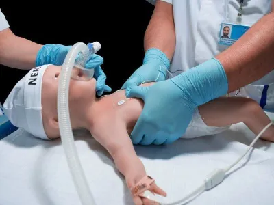 Тренажер-манекен ухода за младенцем NENASim_2