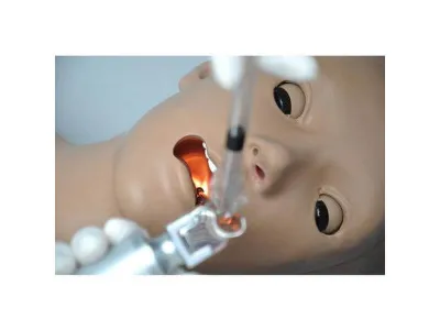 1019856 Усовершенствованный тренажер для отработки навыков действий на дыхательных путях взрослого человека 110/220 В