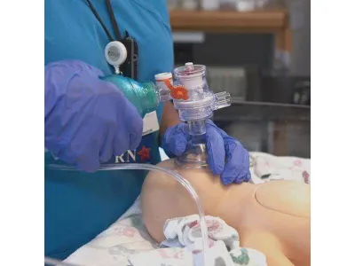 1021722 Расширенный тренажер родов Complete Lucy с новорожденным