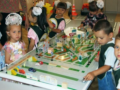 Настольно-напольная игра (магнитно-маркерный макет) «Азбука дорог» с комплектом тематических магнитов_9